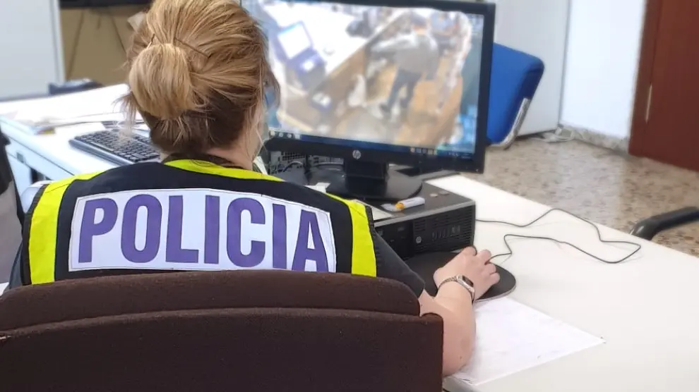 Una agente de la Policía Nacional de Aragón.