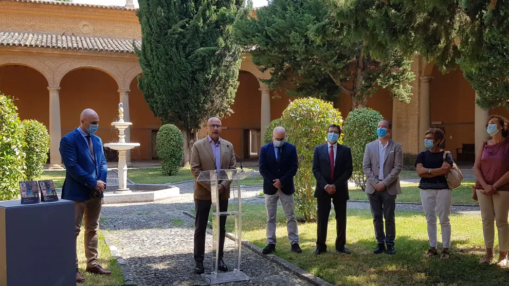 Presentación en el Museo de Huesca de su nueva guía y de tres obras de Carderera con la asistencia del consejero de Cultura Felipe Faci.