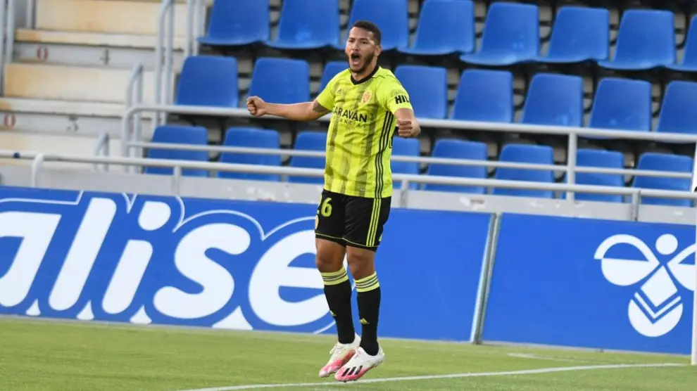 Lus Suárez celebra el primer gol en el partido Tenerife-Real Zaragoza, en el Heliodoro Rodríguez López