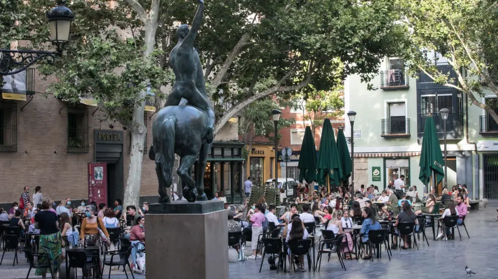 Ambiente en las calles de Zaragoza este viernes