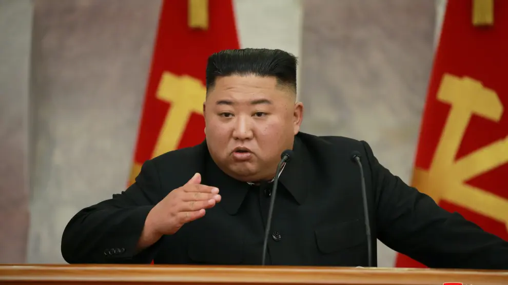 Kim Jong Un, durante la reunión con la cúpula militar del país.
