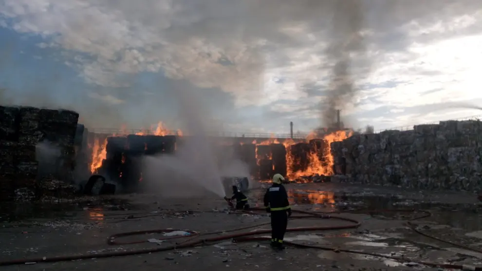 El incendio en la planta de Saica de El Burgo de Ebro.