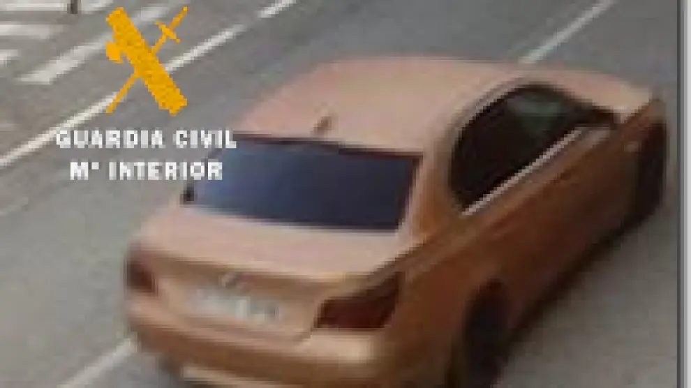 Cambio de apariencia de uno de los vehículos que utilizaban los detenidos para despistar a la Guardia Civil.