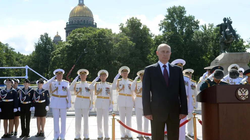 Putin en el desfile del Día de la Armada en Rusia este domingo.