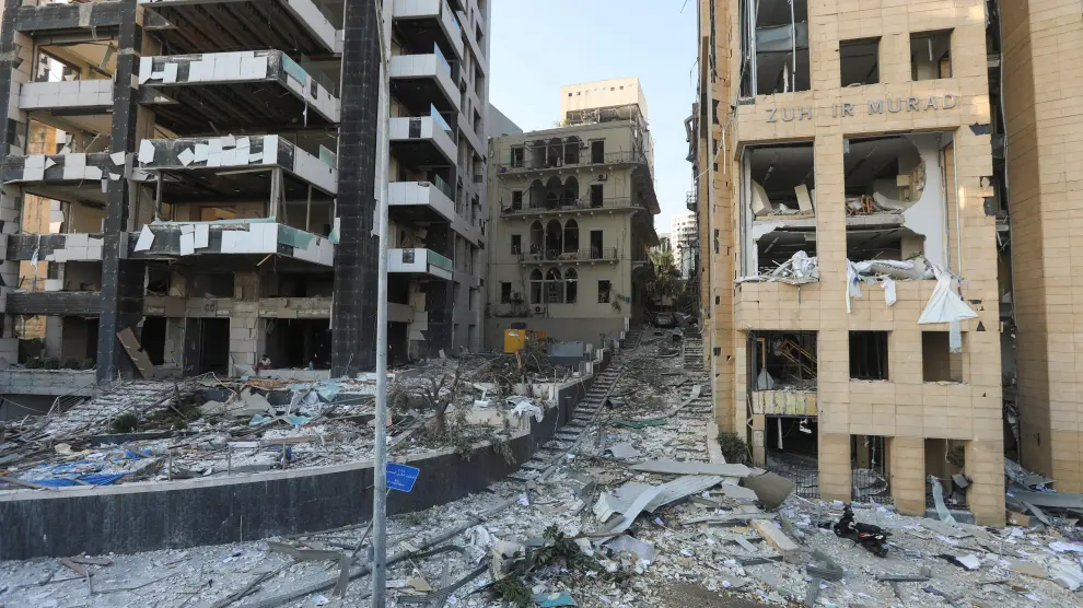 Vista de los destrozos en varios puntos de Beirut causados por las dos explosiones del martes.