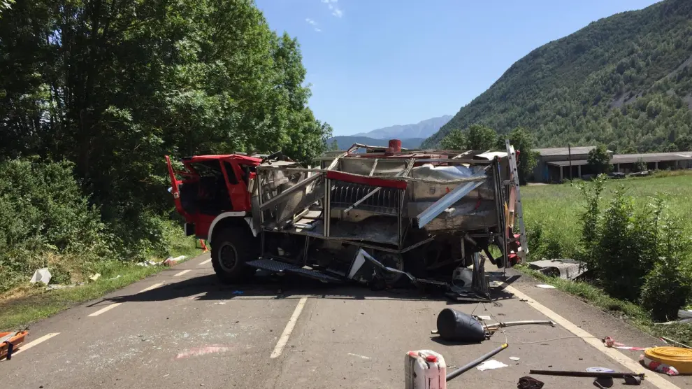 El camión de bomberos accidentado, perteneciente al parque de Villanova.