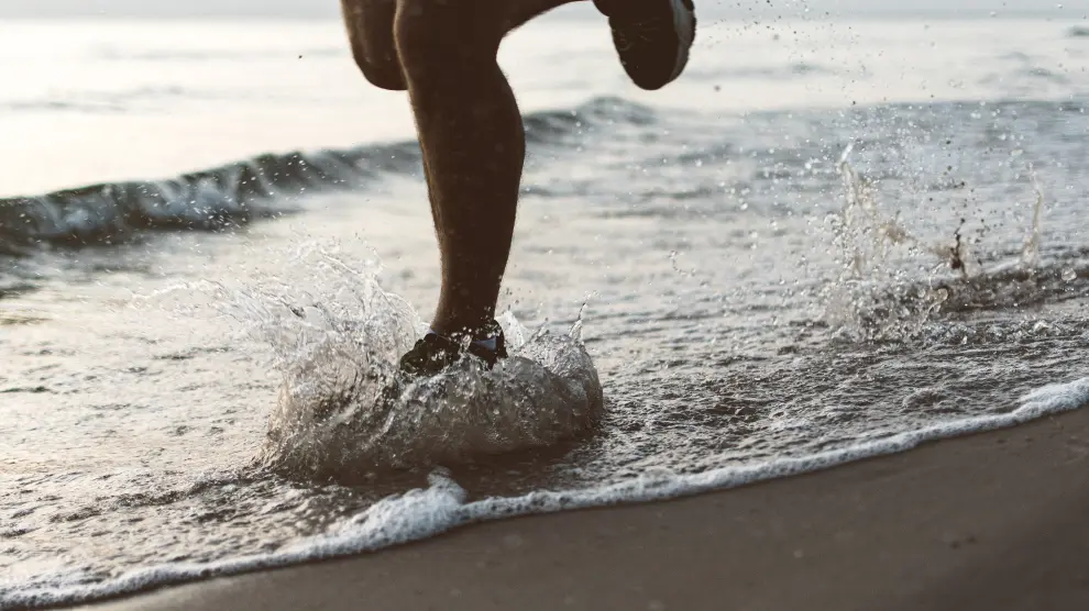 Correr por la playa requiere de prudencia y práctica.