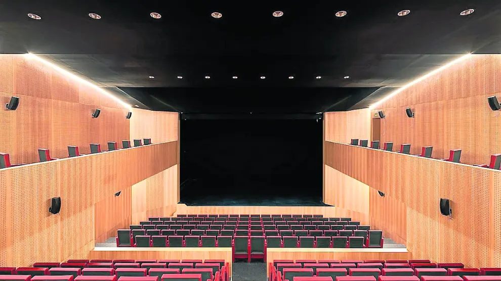 Aspecto que presenta el auditorio de Illueca, con una capacidad de 222 plazas.