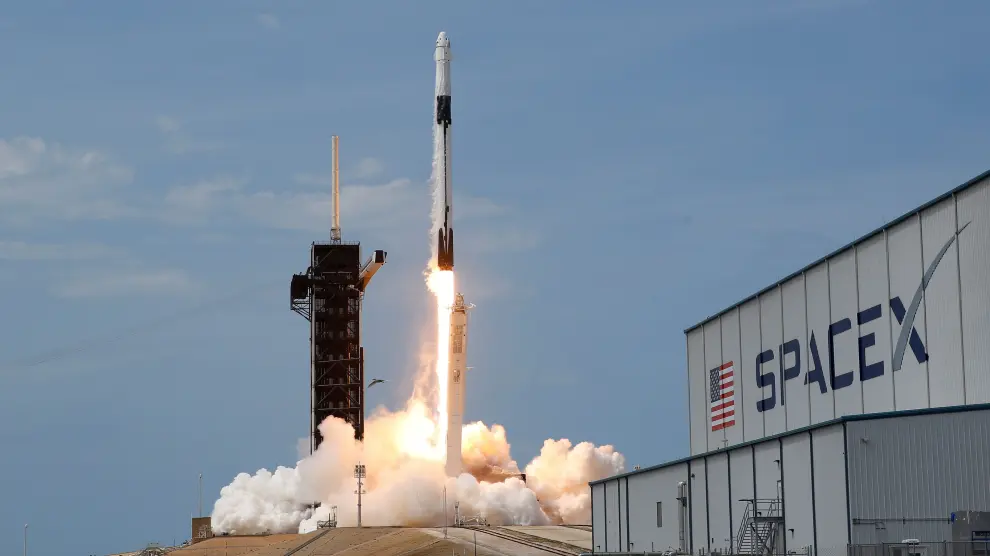 FILE PHOTO: A SpaceX Falcon 9 rocket and Crew Dragon spacecraft carrying NASA astronauts Douglas Hurley and Robert Behnken lifts off during NASA's SpaceX Demo-2 mission to the International Space Station from NASA's Kennedy Space Center in Cape Canaveral, Florida, U.S., May 30, 2020. REUTERS/Joe Skipper - RC2DZG96N2DL/File Photo [[[REUTERS VOCENTO]]] [[[HA ARCHIVO]]] SPACE-EXPLORATION/