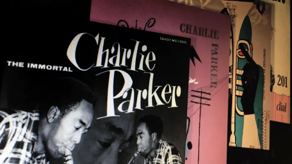 Vista de las portadas de algunos discos de Charlie Parker.