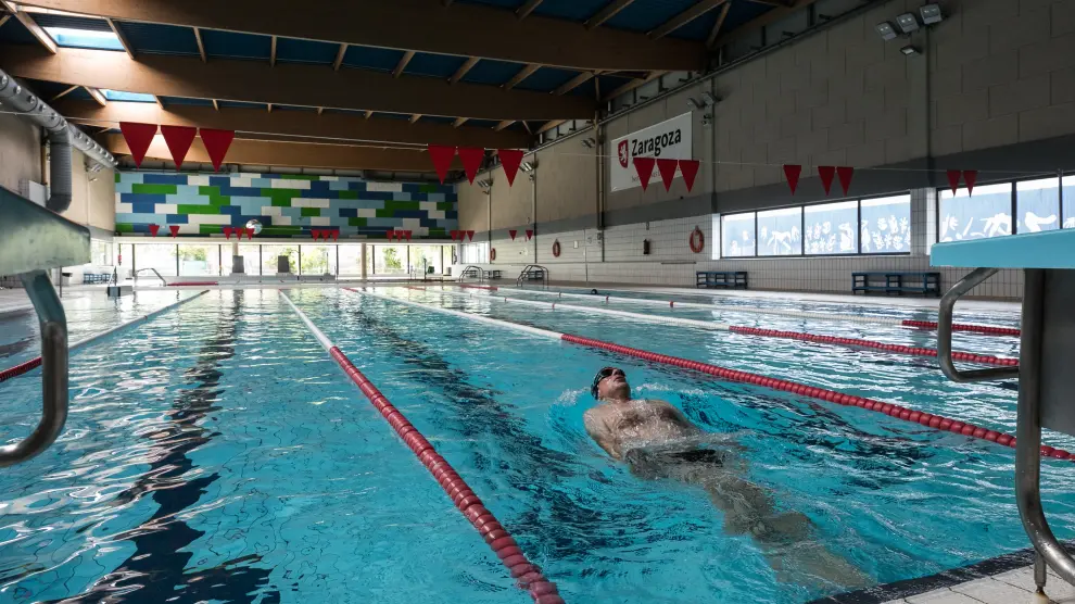 El centro deportivo Siglo XXI recibió ayer los primeros nadadores de la temporada de invierno.