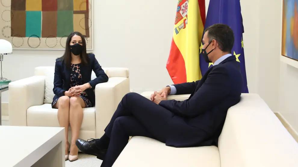 Ines Arrimadas durante su encuentro con Pedro Sánchez.