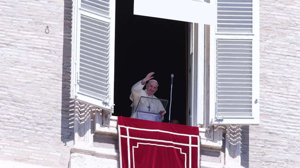 06 September 2020, Vatican, Vatican City: Pope Francis delivers the Angelus prayer from his window overlooking St. Peter's Square. Photo: Evandro Inetti/ZUMA Wire/dpa06/09/2020 ONLY FOR USE IN SPAIN [[[EP]]] 06 September 2020, Vatican, Vatican City: Pope Francis delivers the Angelus prayer from his window overlooking St. Peter's Square. Photo: Evandro Inetti/ZUMA Wire/dpa