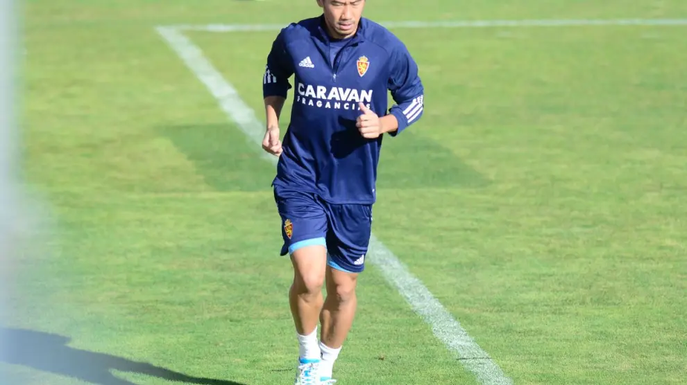 Shinji Kagawa, en la mañana de este martes, entrena en solitario en la Ciudad Deportiva tras regresar de Japón después de una semana de permiso extra.
