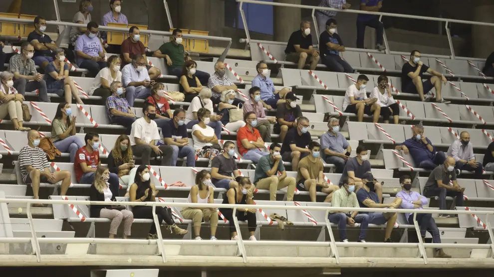 Los aficionados regresaron al Palacio de los Deportes de Huesca para presenciar el Bada-Guadalajara.