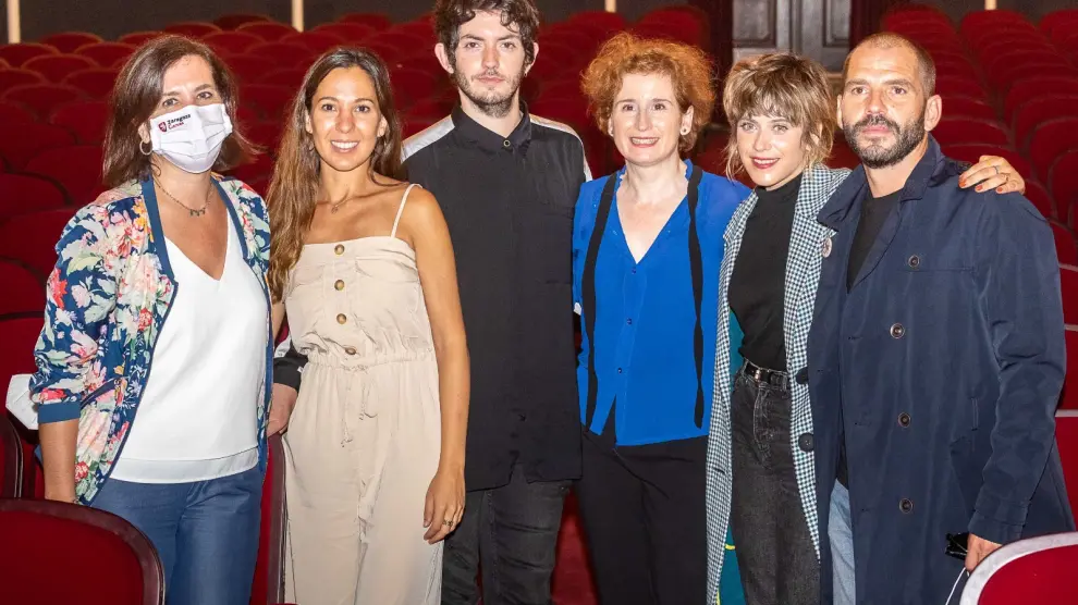 María León, Críspulo Cabezas, Mari Paz Sayago, Lucía Espín y Diego Garrido, presentan en rueda de prensa en el hall del Teatro Principal, el espectáculo “La pasión de Yerma”.