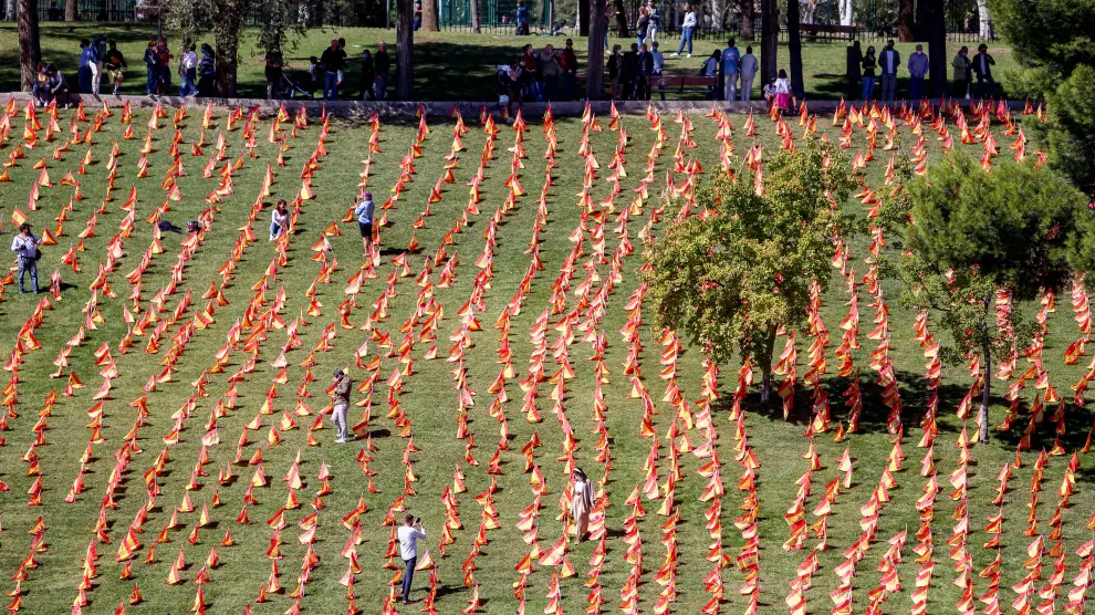 50.000 banderas de España en un parque de Madrid por víctimas de la covid