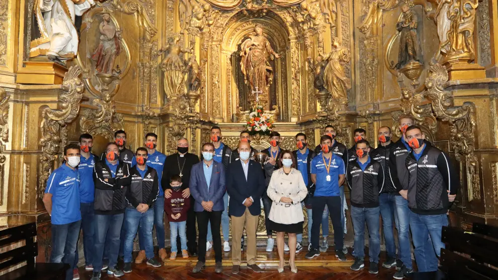 El CV Teruel brinda su novena Supercopa a la ciudad y a la patrona