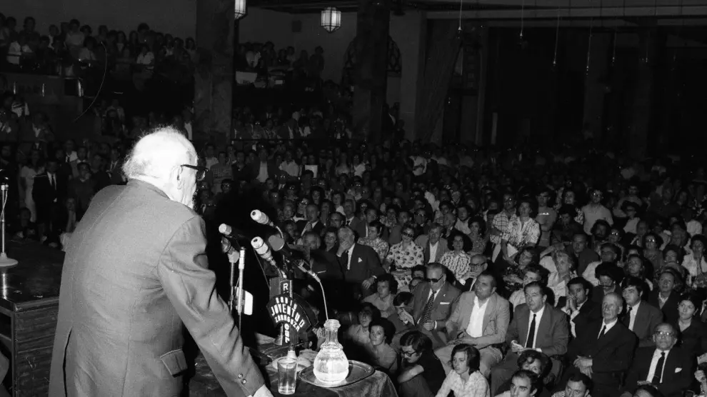 Sender habla en el Ateneo de Zaragoza, el 3 de junio de 1974