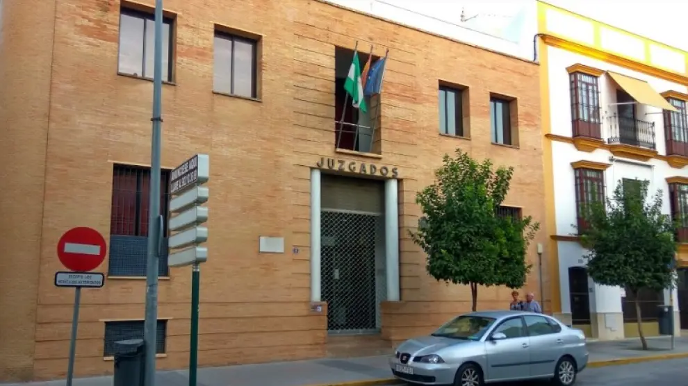 Exterior del juzgado de Utrera, Sevilla.
