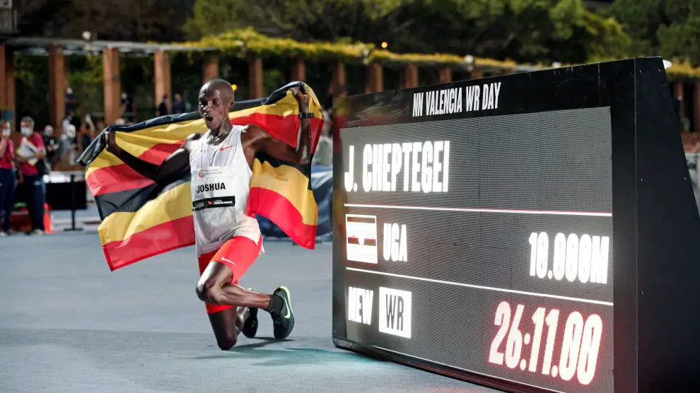 Cheptegei bate el mítico récord de Bekele en los 10.000 metros lisos