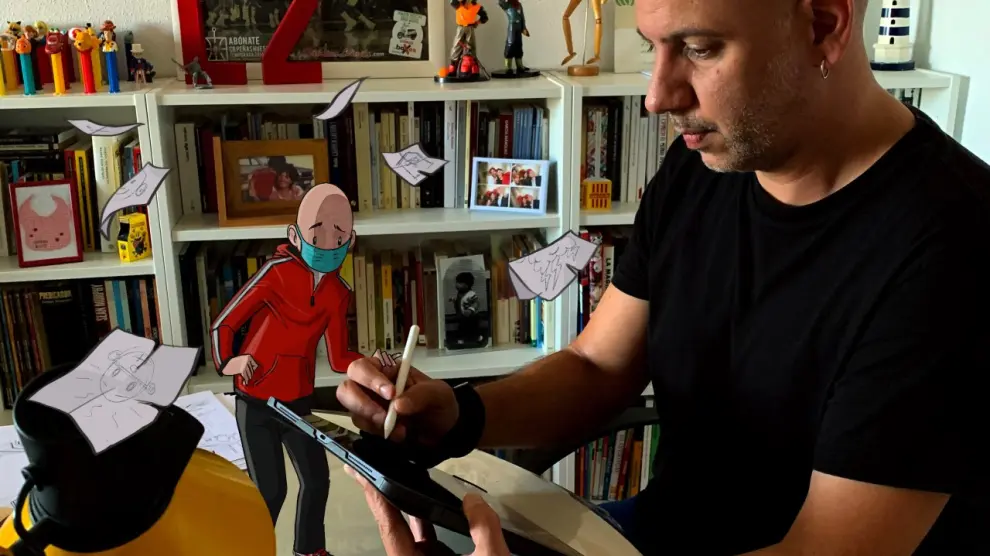 El dibujante oscense Lorenzo Caudevilla, con el personaje de su cómic 'La vida interior'.