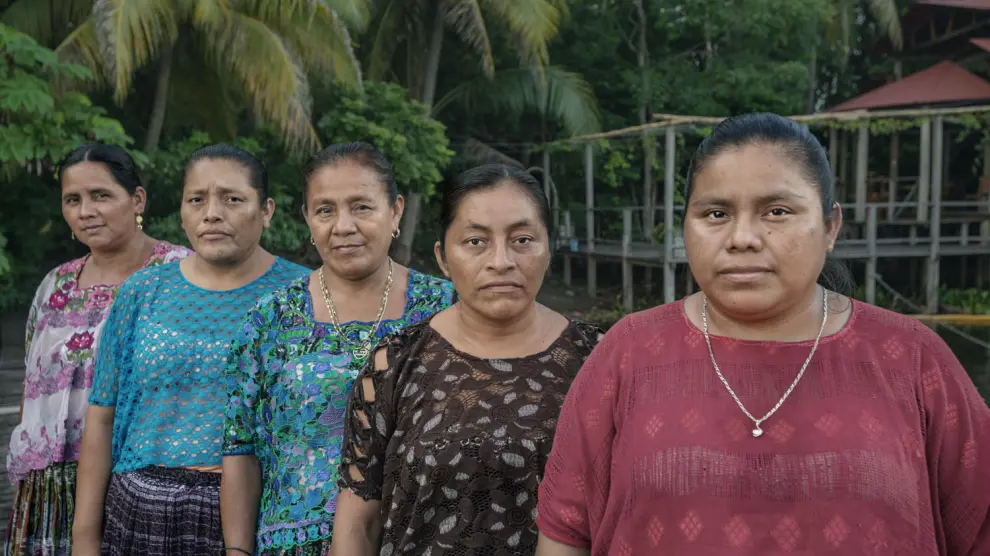 Mujeres violadas en 2007. De izquierda a derecha: Rosa Elvira Coc Ix, Elvira Choc Chub, Luisa Caal Chun, Irma Choc Cac, Margarita Caal Caal