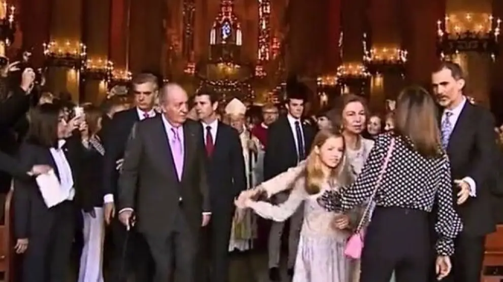 Las imágenes del desencuentro entre la reina Letizia y la reina Sofía se hicieron virales