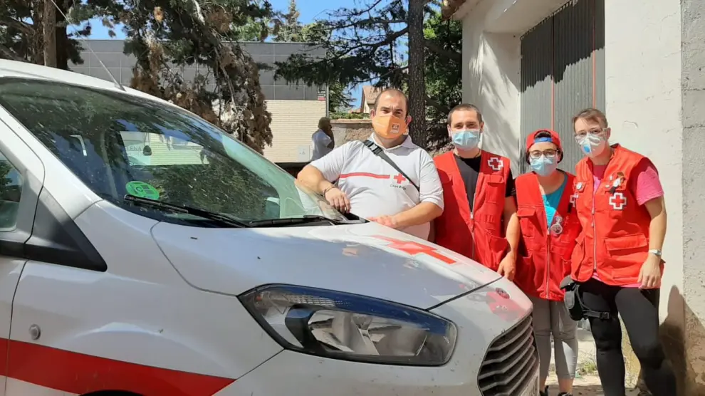 Un grupo de voluntarios para el transporte de Cruz Roja en las Cuencas Mineras.