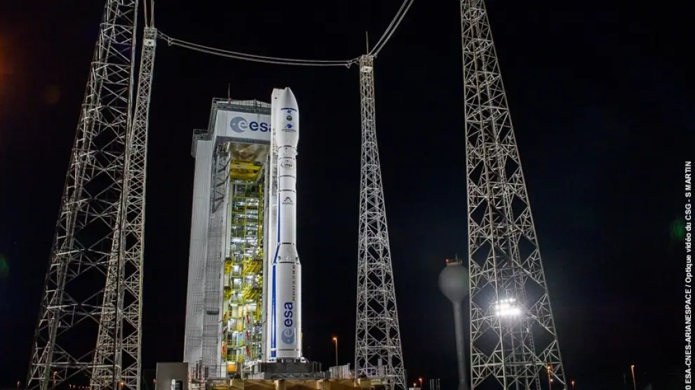 El cohete Vega, con el satélite Ingenio, justo antes del lanzamiento en la Guyana francesa.