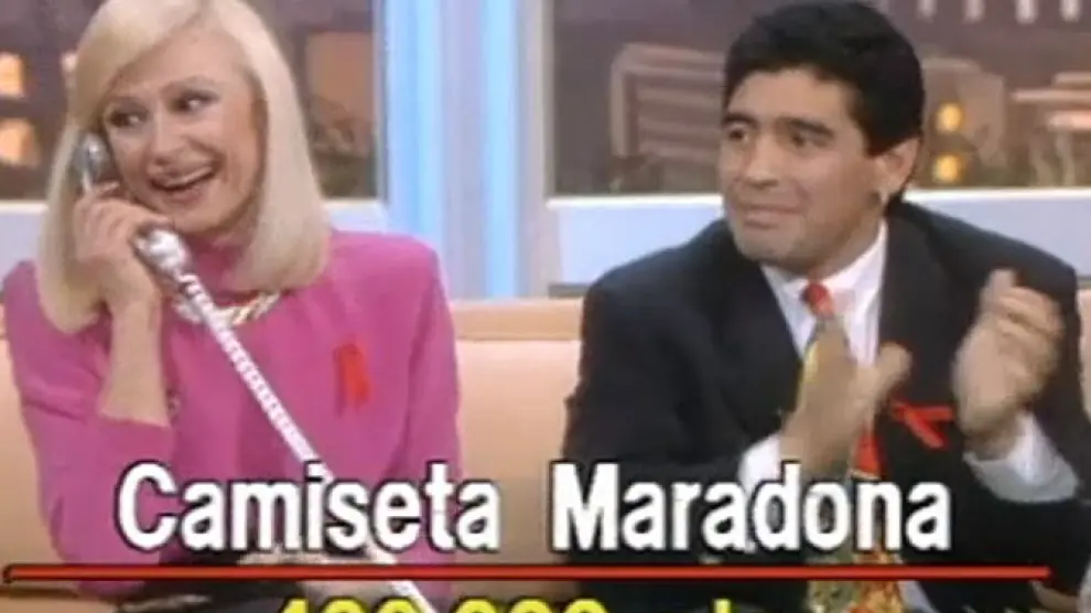 En el programa se subastaron pertenencias de Maradona.