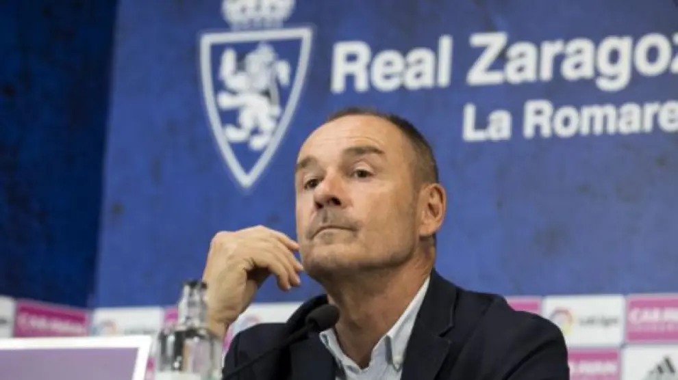 Víctor Fernández, en una rueda de prensa de su reciente paso por el equipo, el curso pasado.