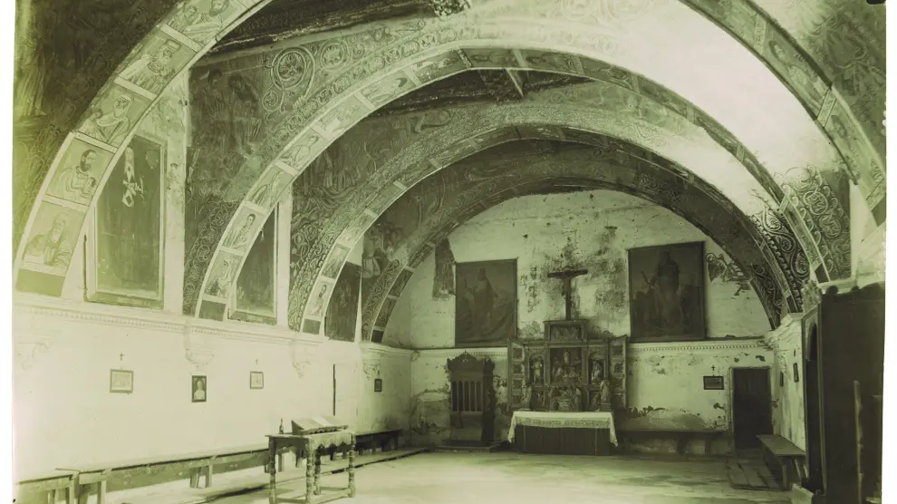 Fotografía de la Sala Capitular del Monasterio de Sijena realizada en 1890 por Mariano de Pano