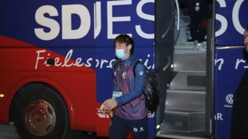 Shinji Okazaki, en la llegada de la SD Huesca a San Mamés.