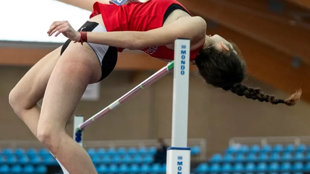 La aragonesa Gabriela Sanz bate el récord nacional sub-16 en salto de altura