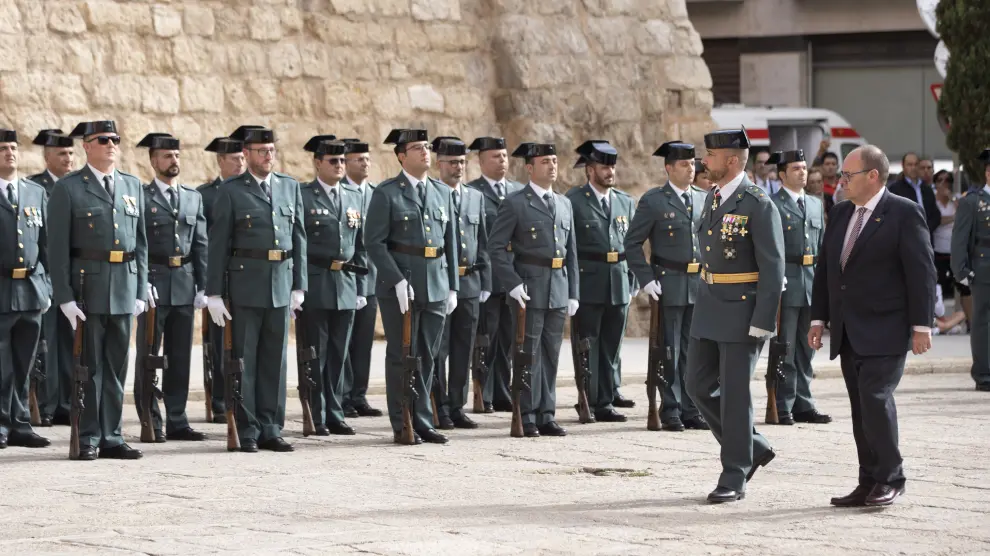 Una parada de la Guardia Civil en la plaza del Seminario de Teruel.