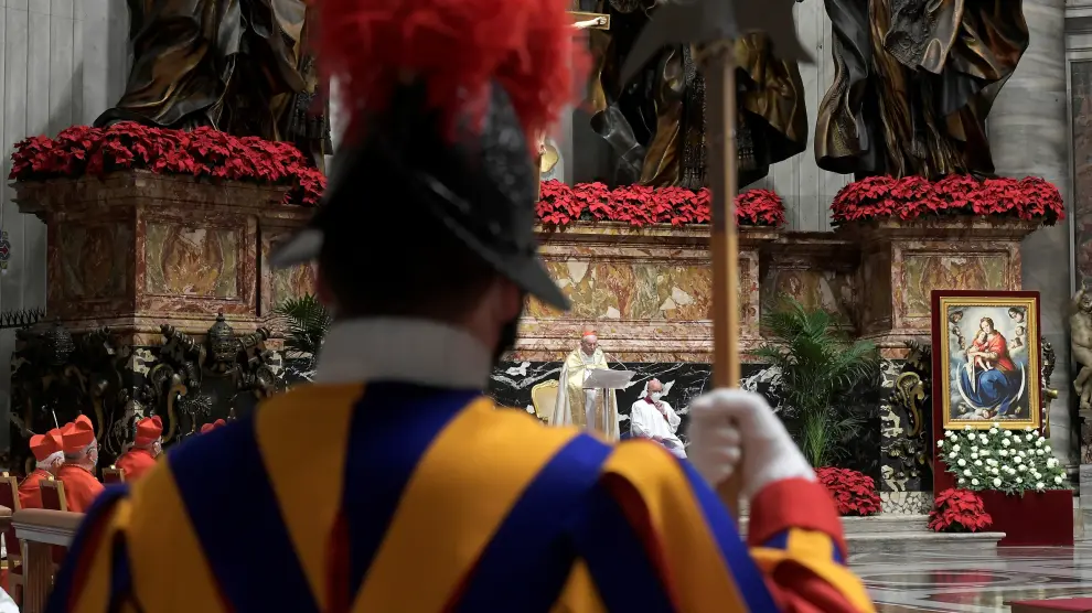 Un momento de la misa de Fin de Año en el Vaticano, oficiada por el cardenal Re.