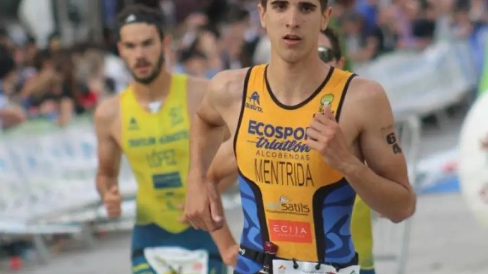 El triatleta Diego Méntrida durante una competición.