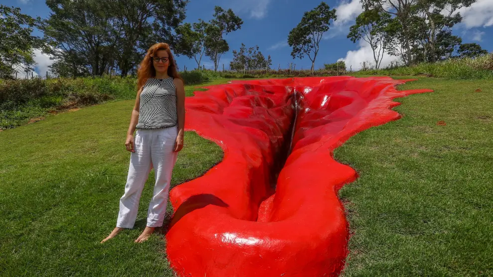 La gigantesca escultura de la vulva de una mujer desata polémica en Brasil