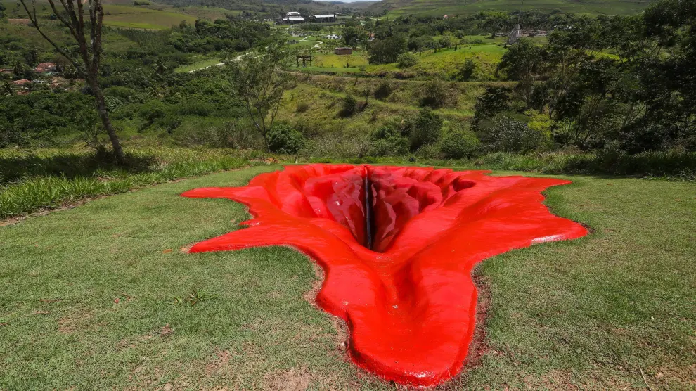 La gigantesca escultura de la vulva de una mujer desata polémica en Brasil