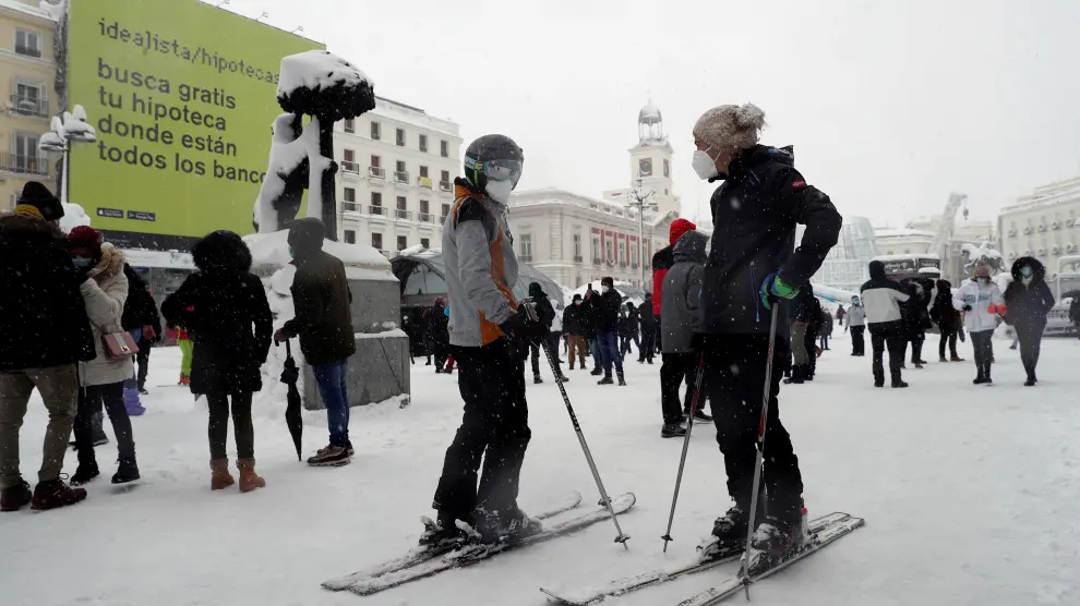 Esquiando en Madrid en la nieve de la borrasca Filomena