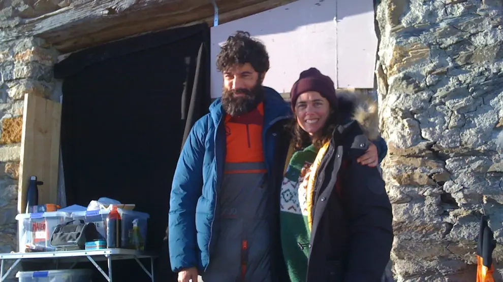 Javier Rey y Patricia López Arnaiz, los dos protagonistas, rodando en una borda cerca de Liri.