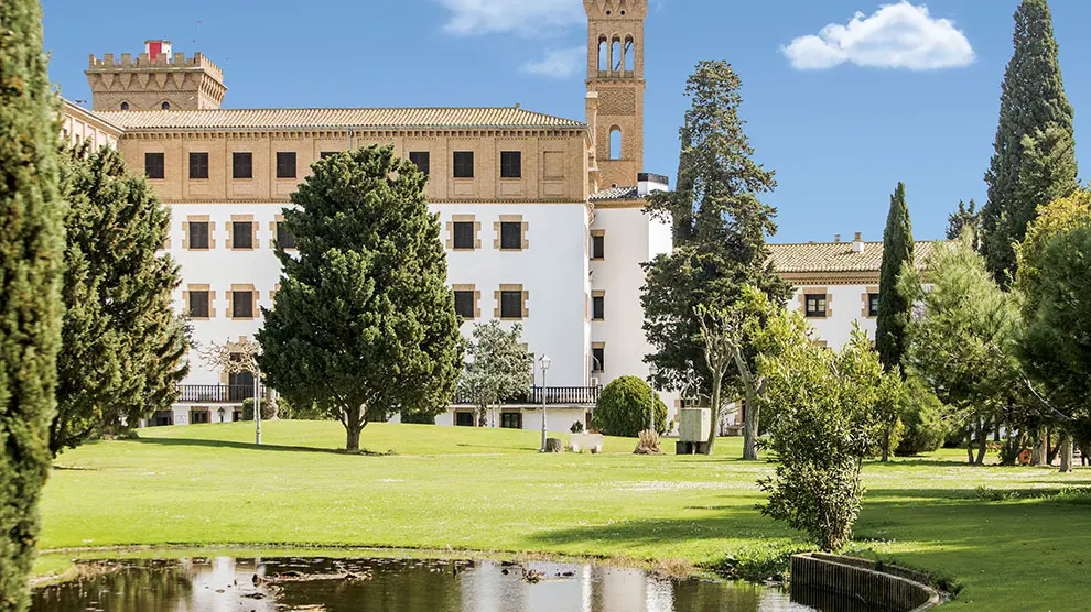 El Campus Ibercaja tiene sus instalaciones en el Monasterio de Cogullada (Ctra. Cogullada, 127. Zaragoza).