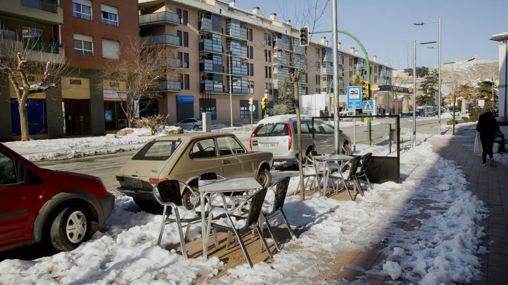 Los restos de nieve y hielo que ha dejado la borrasca Filomenta todavía están muy presentes en las calles de Calatayud, donde las temperaturas están siendo extremadamente bajas estos días.