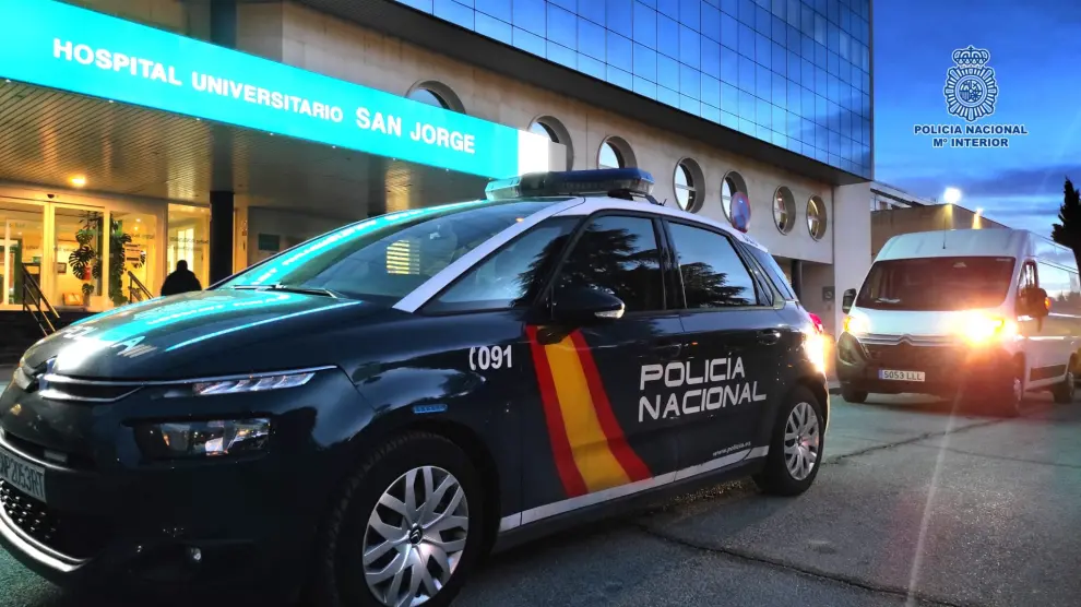 La Policía Nacional escolta la distribución de la segunda dosis de la vacuna Pfizer y la primera de Moderna en Aragón.