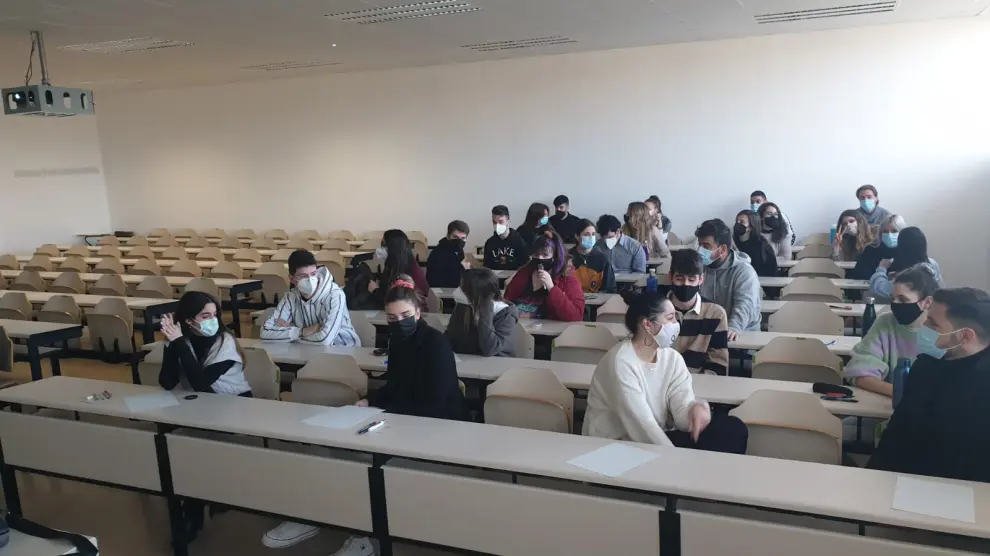 Así hicieron un examen los alumnos de Periodismo de la Universidad de Zaragoza.