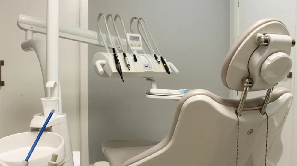 Los aparatos de ultrasonidos son un equipo electromédico-mecánico para uso dental,