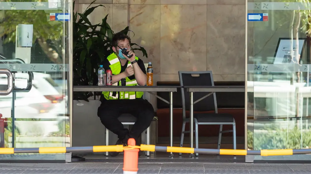 Lockdown in Perth following COVID case linked to quarantine hotel
