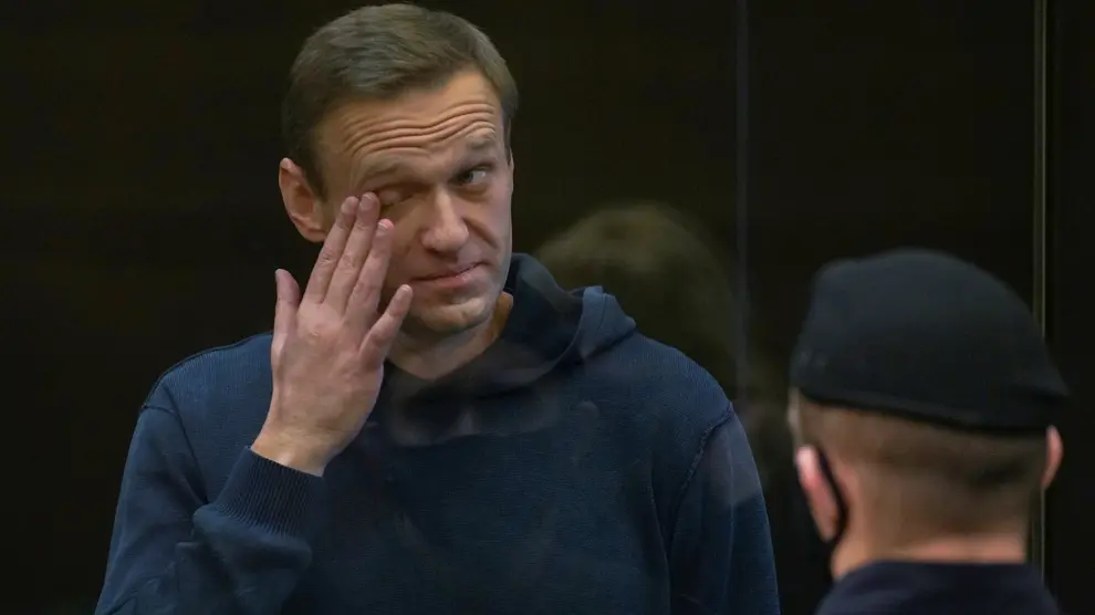 Alexei Navalni antes de entrar al juicio