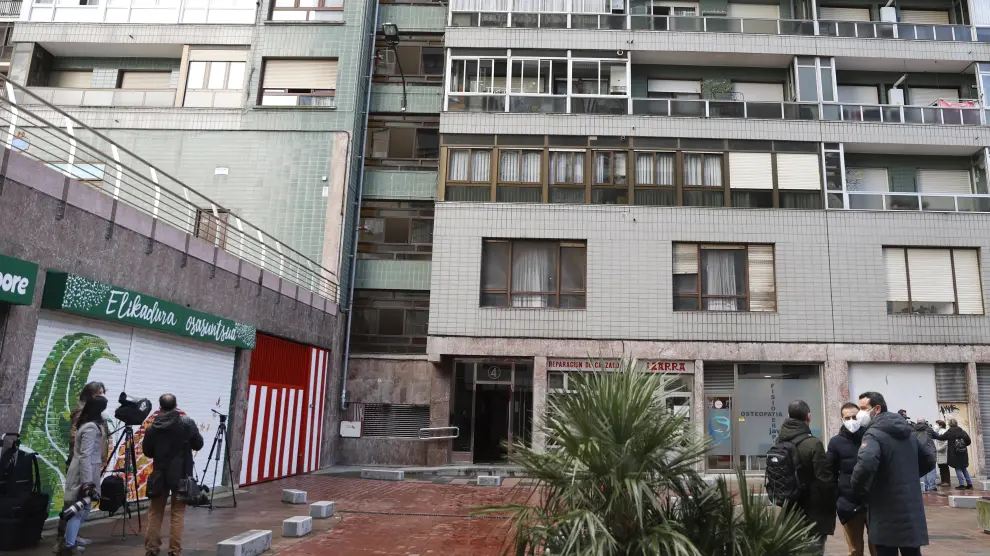 Fallece una sexta persona por el brote en un portal de Santutxu, en Bilbao